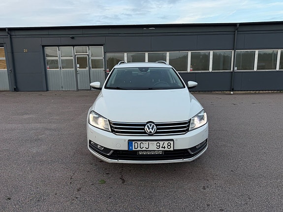 Volkswagen Passat 4 of 30