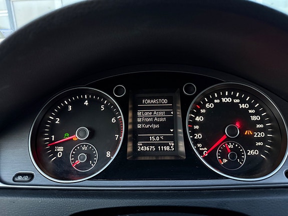 Volkswagen Passat 29 of 30