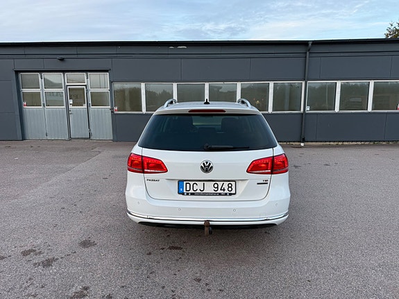 Volkswagen Passat 14 of 30