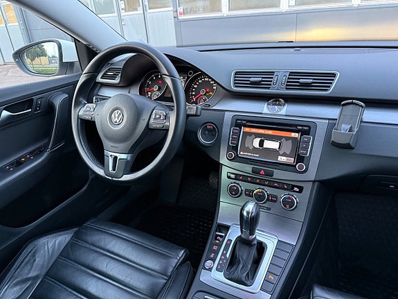Volkswagen Passat 21 of 30
