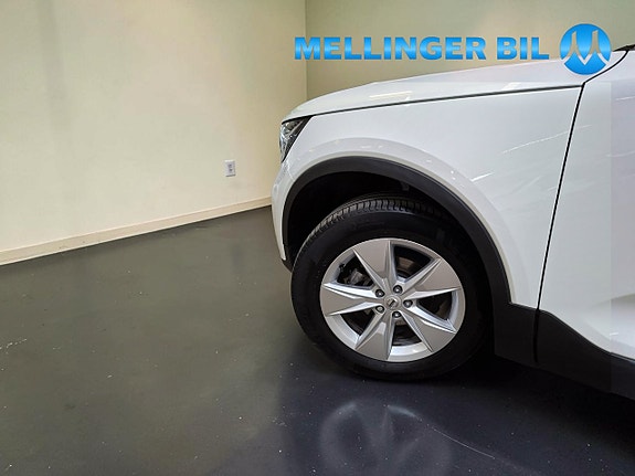 Volvo XC40 5 of 24