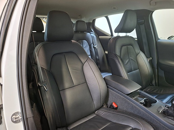 Volvo XC40 10 of 24