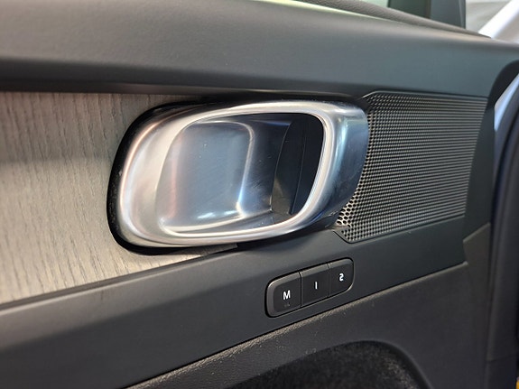 Volvo XC40 17 of 24