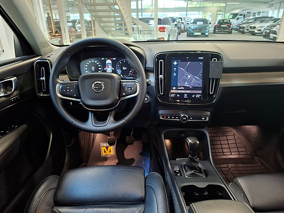 Volvo XC40 14 of 24