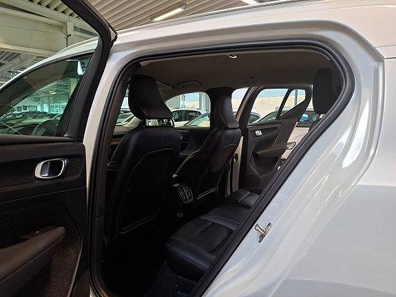 Volvo XC40 11 of 24