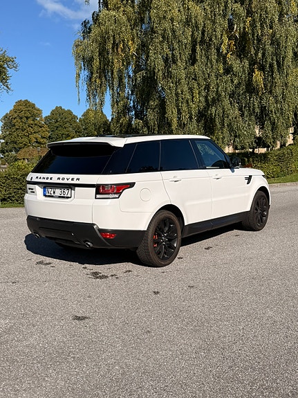 Land Rover Range Rover Sport 3 of 17