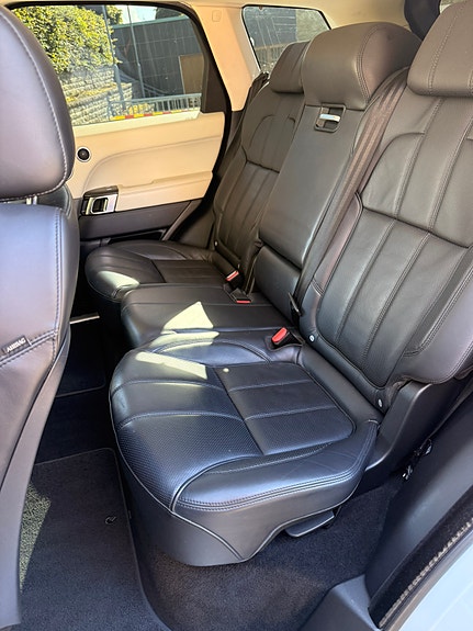 Land Rover Range Rover Sport 8 of 17