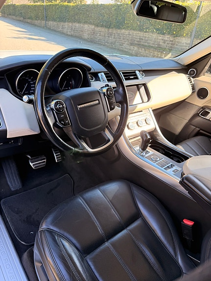 Land Rover Range Rover Sport 10 of 17