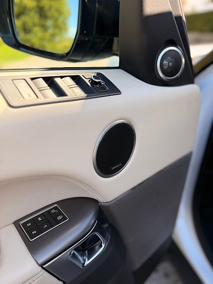 Land Rover Range Rover Sport 14 of 17