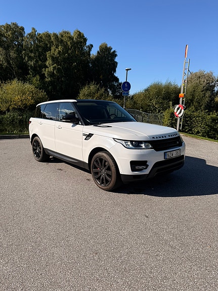 Land Rover Range Rover Sport 4 of 17