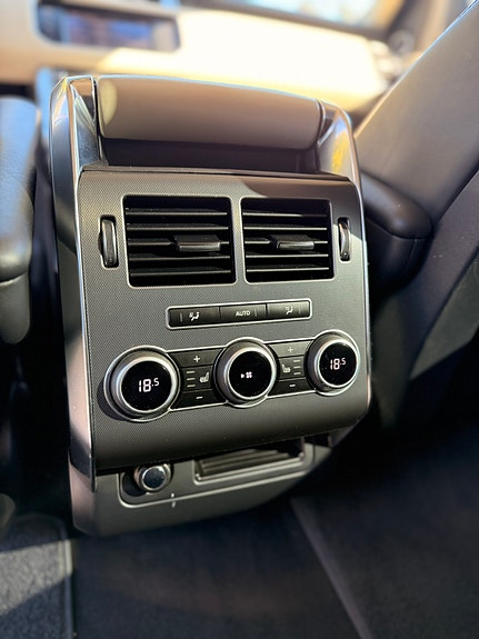Land Rover Range Rover Sport 9 of 17