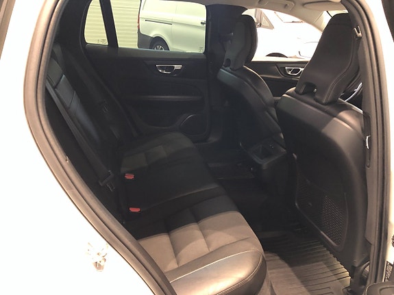 Volvo V60 Cross Country 6 of 9