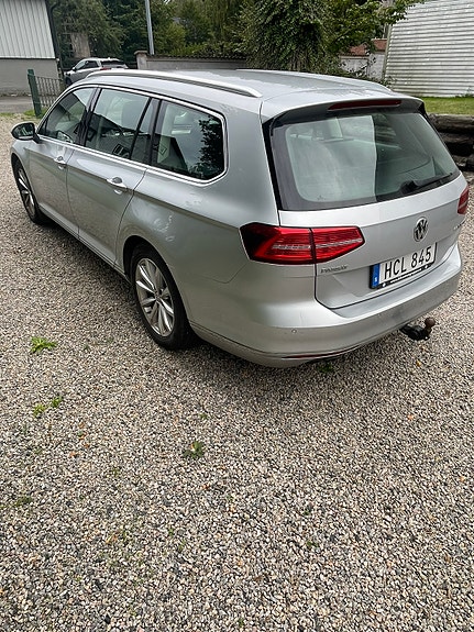 Volkswagen Passat 2 of 12