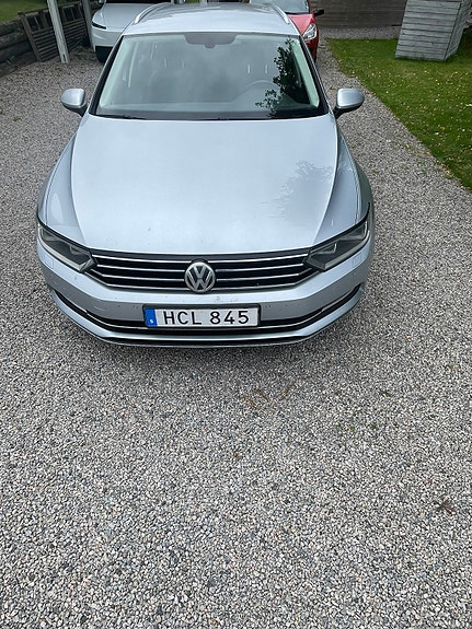 Volkswagen Passat 4 of 12