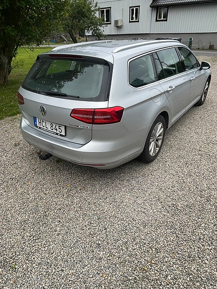 Volkswagen Passat 3 of 12