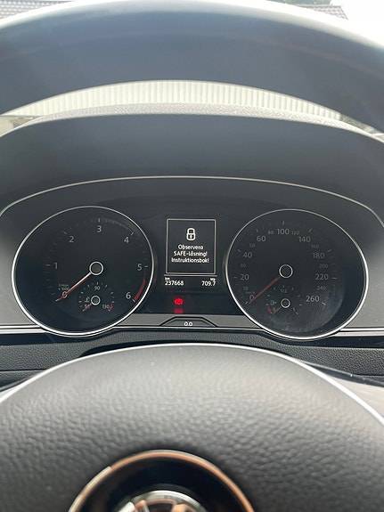 Volkswagen Passat 12 of 12