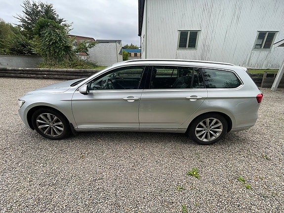 Volkswagen Passat 5 of 12