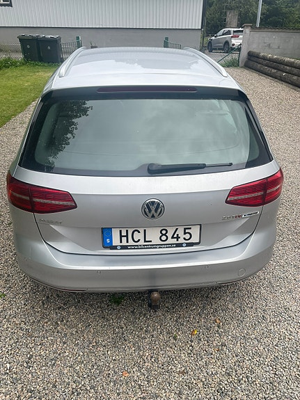 Volkswagen Passat 6 of 12