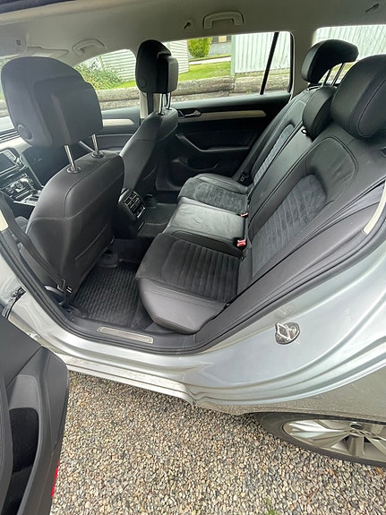Volkswagen Passat 9 of 12