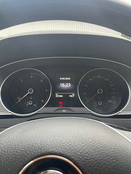 Volkswagen Passat 11 of 12