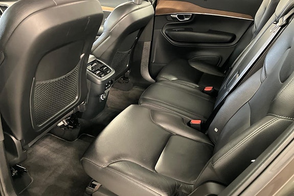 Volvo XC90 13 of 25