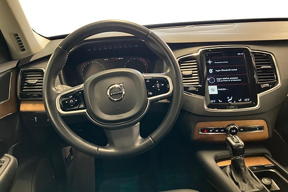 Volvo XC90 11 of 25