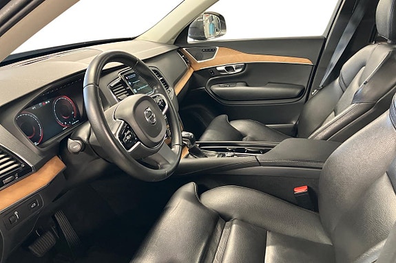 Volvo XC90 14 of 25