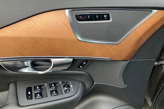 Volvo XC90 25 of 25