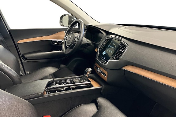 Volvo XC90 7 of 25