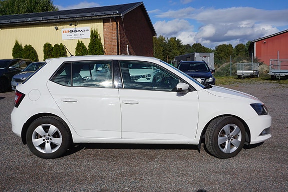 Skoda Fabia 2 of 9