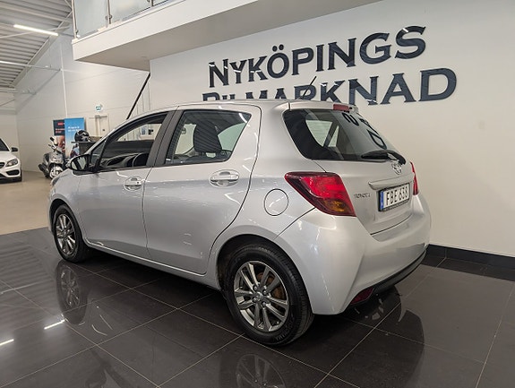 Toyota Yaris 4 of 16
