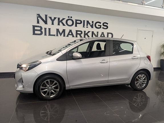 Toyota Yaris 3 of 16