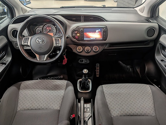 Toyota Yaris 10 of 16