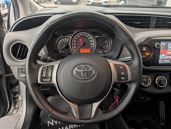 Toyota Yaris 11 of 16