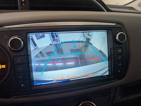 Toyota Yaris 13 of 16