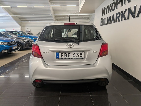Toyota Yaris 5 of 16