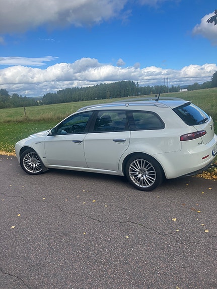 Alfa Romeo 159 2 of 5