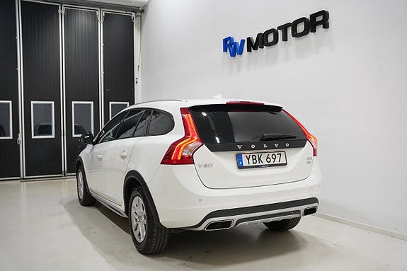 Volvo V60 Cross Country 4 of 20