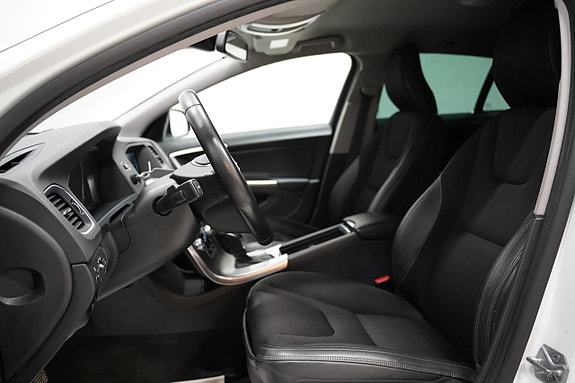 Volvo V60 Cross Country 7 of 20