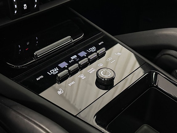 Porsche Cayenne 28 of 30