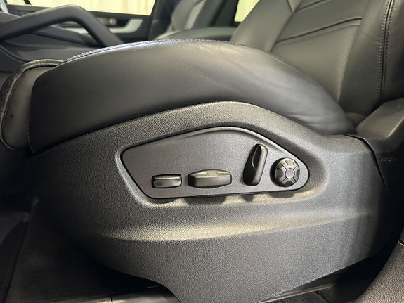 Porsche Cayenne 9 of 30