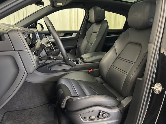 Porsche Cayenne 8 of 30