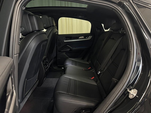 Porsche Cayenne 30 of 30