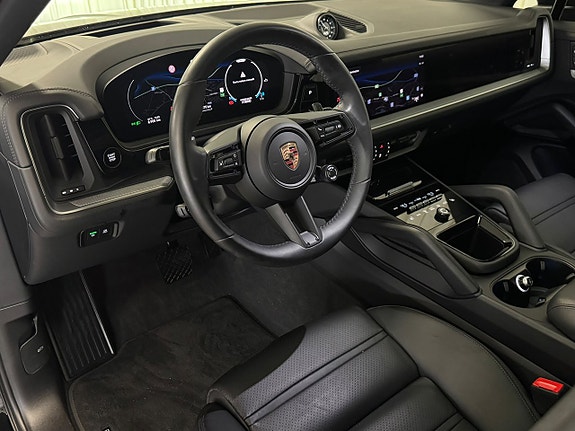 Porsche Cayenne 12 of 30