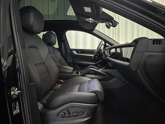 Porsche Cayenne 10 of 30