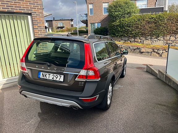 Volvo XC70 2 of 4