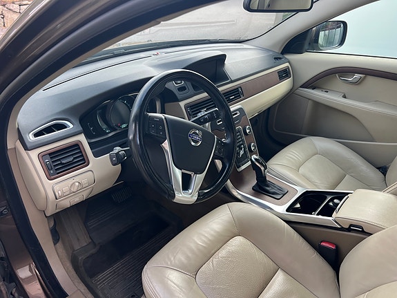 Volvo XC70 3 of 4