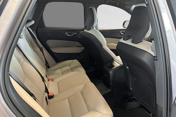 Volvo XC60 11 of 26