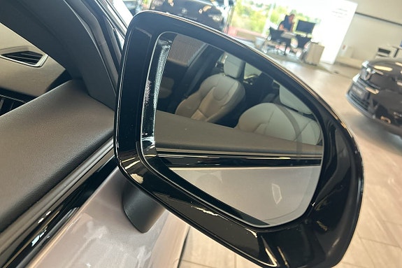 Volvo XC60 13 of 26