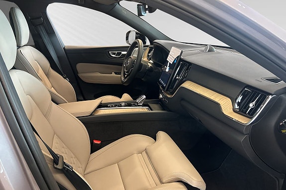 Volvo XC60 10 of 26